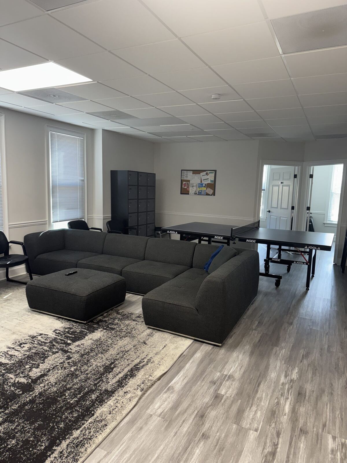 Common room with seating and recreation at Empowered Recovery Center